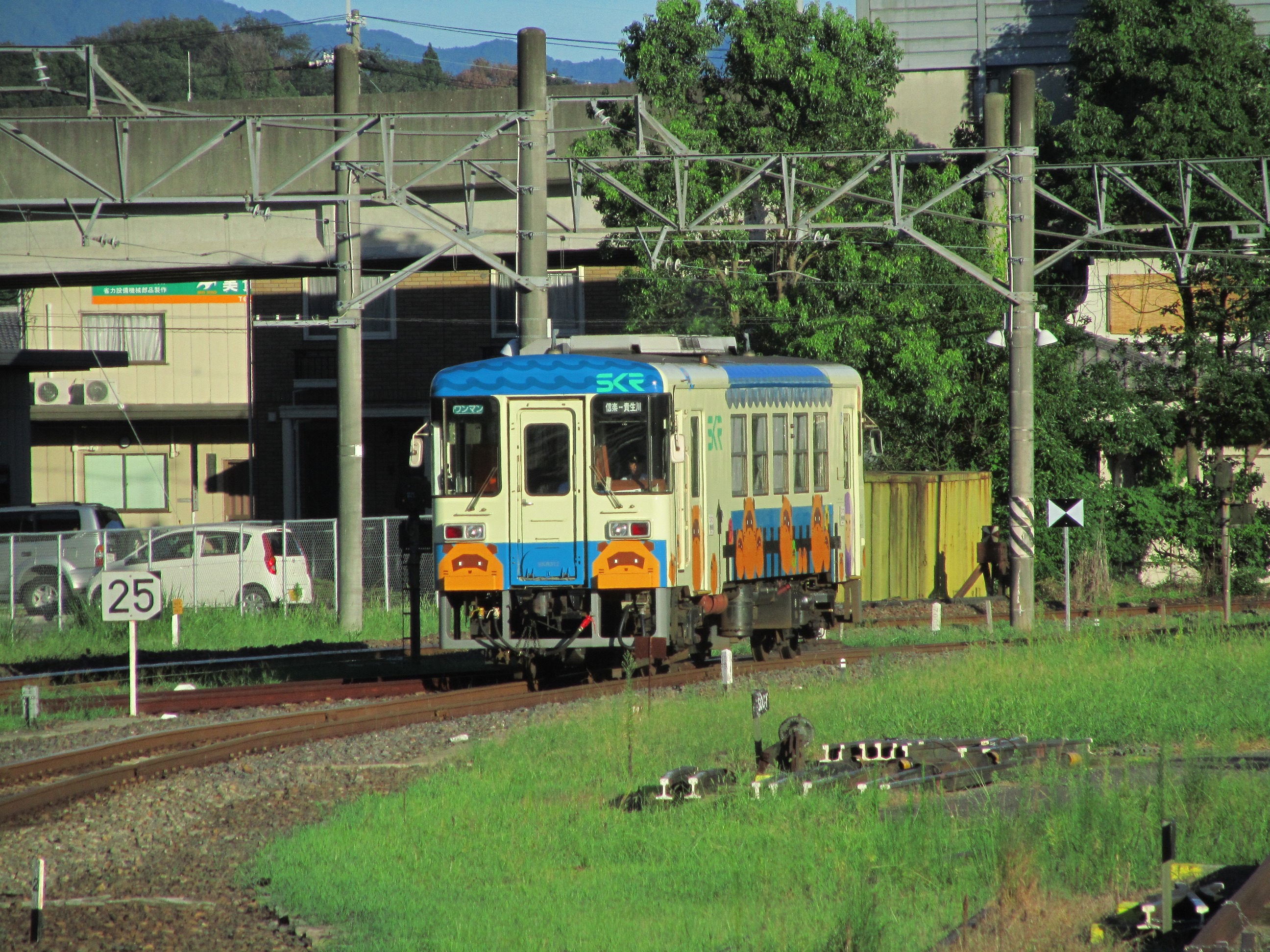 貴生川駅に入線するSKR312号